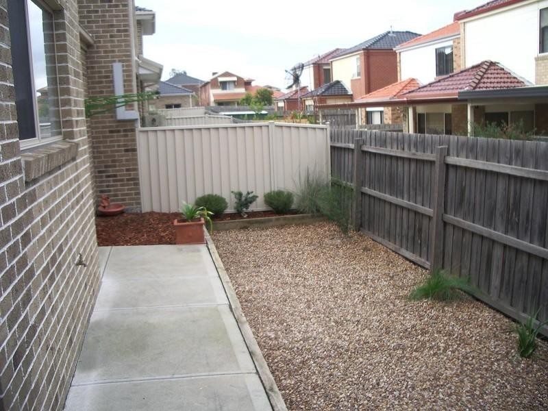 4/17 Simon Court, Epping VIC 3076