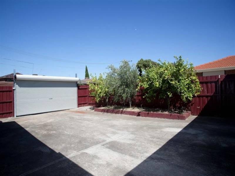 17 Wodonga Crescent, Thomastown VIC 3074