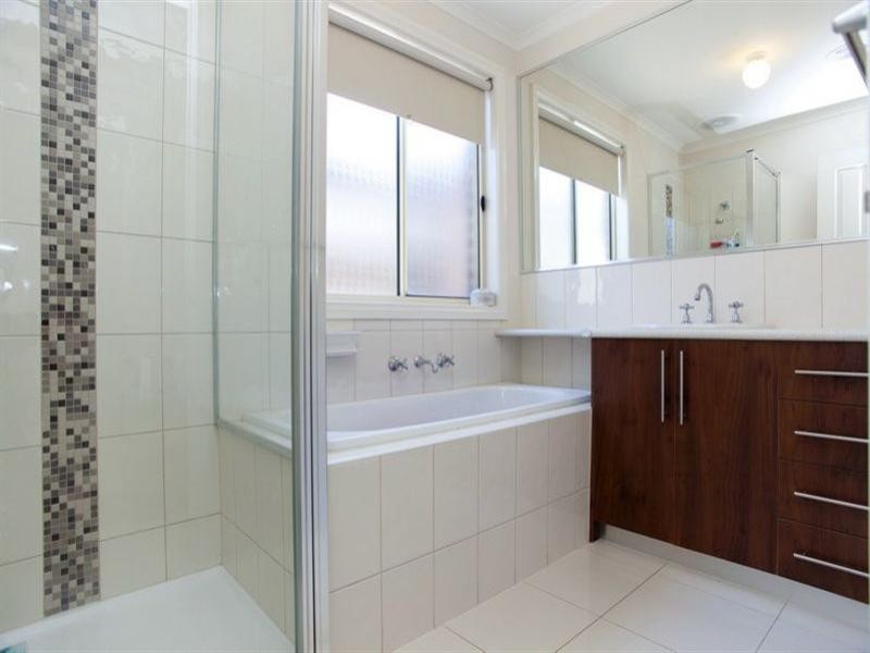 10 Ellendale Way, South Morang VIC 3752