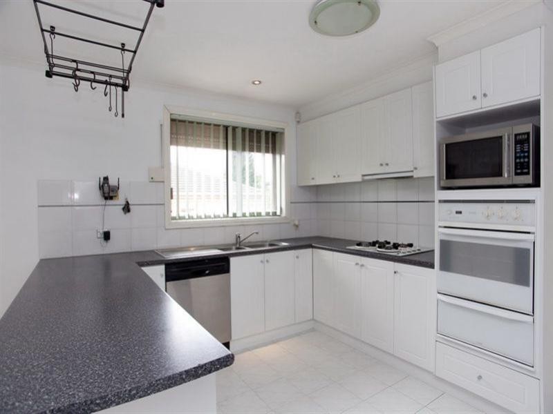 16 Sturrock Court, Mill Park VIC 3082