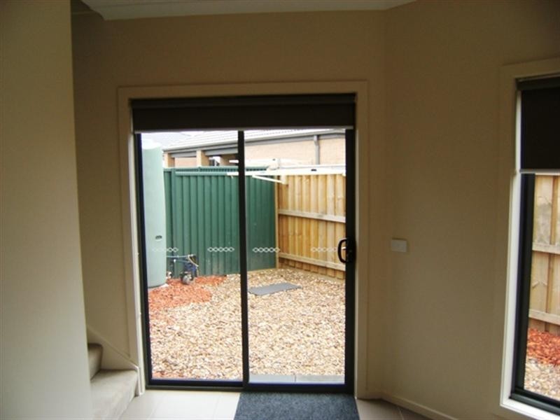 2/32 Kumara Circuit, South Morang VIC 3752