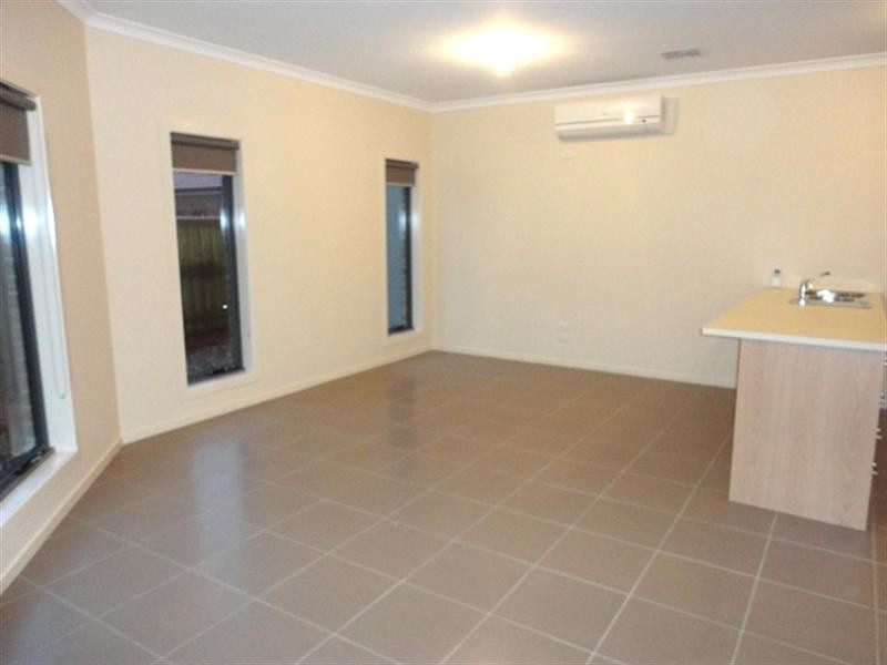 2/32 Kumara Circuit, South Morang VIC 3752