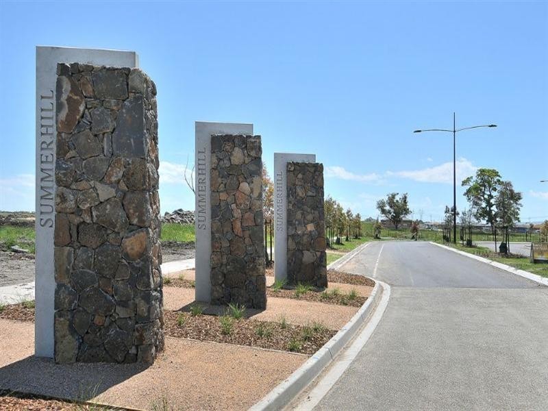 8 Blue Hill Way, Epping VIC 3076