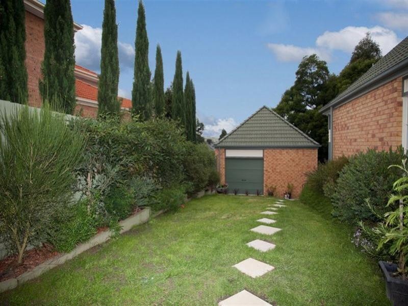 11 Alain Avenue, South Morang VIC 3752