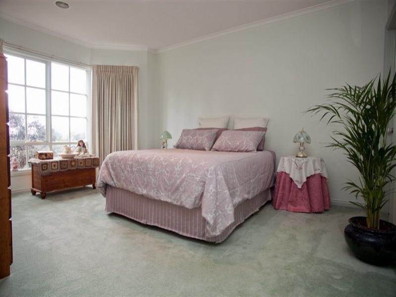 11 Alain Avenue, South Morang VIC 3752