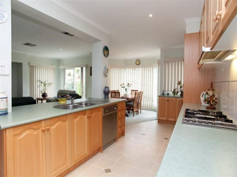 11 Alain Avenue, South Morang VIC 3752