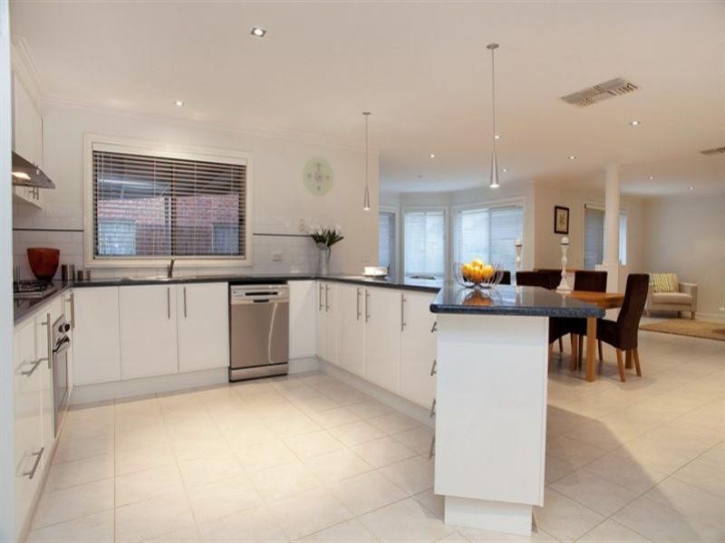 38 Trinity Way, South Morang VIC 3752