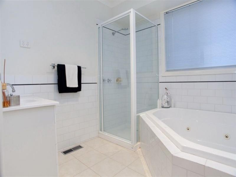 38 Trinity Way, South Morang VIC 3752