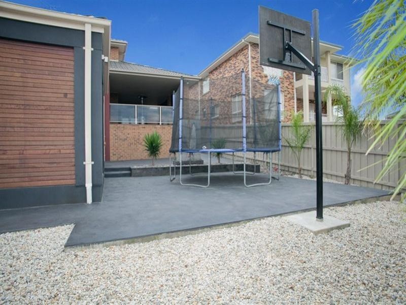 18 Skyline Drive, South Morang VIC 3752