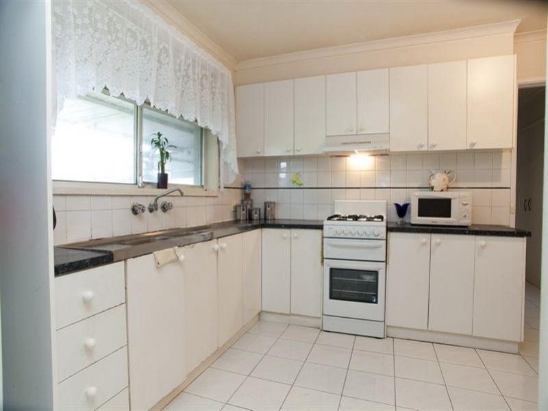 5 Dion Close, Lalor VIC 3075