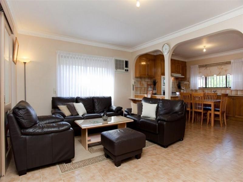 17 Coonawarra Drive, Thomastown VIC 3074