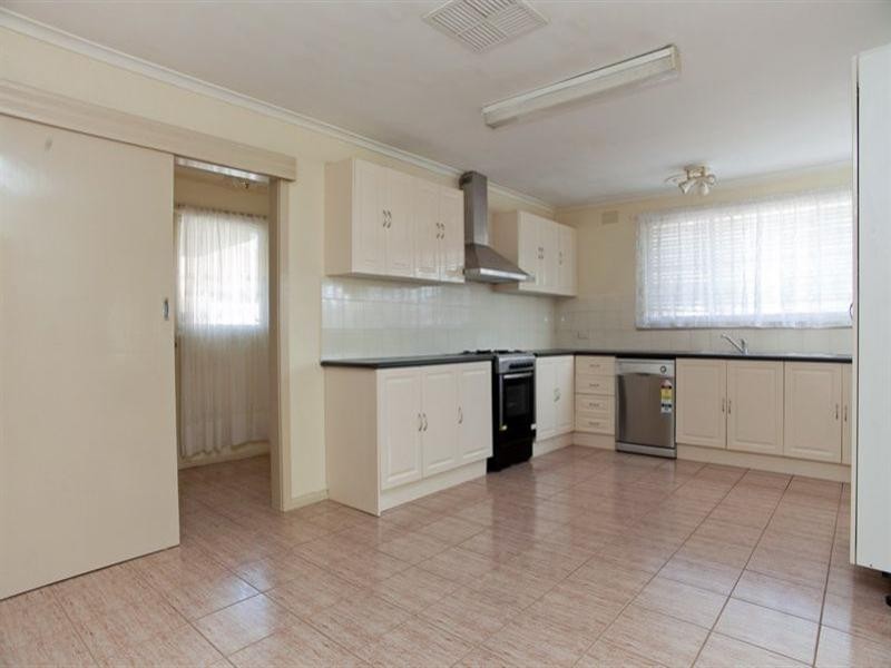 10 Russet Court, Lalor VIC 3075