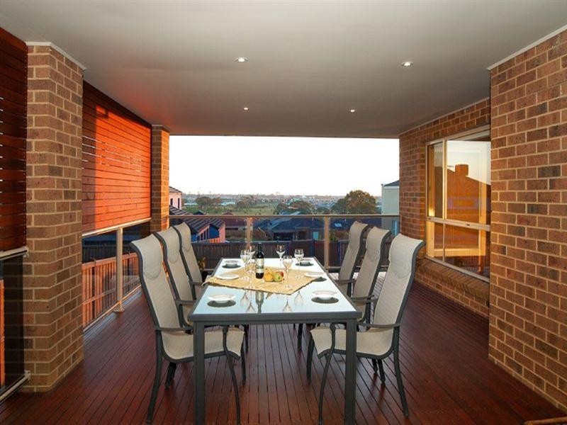 18 Skyline Drive, South Morang VIC 3752