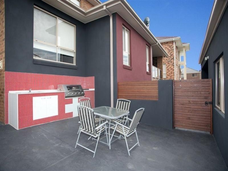 18 Skyline Drive, South Morang VIC 3752