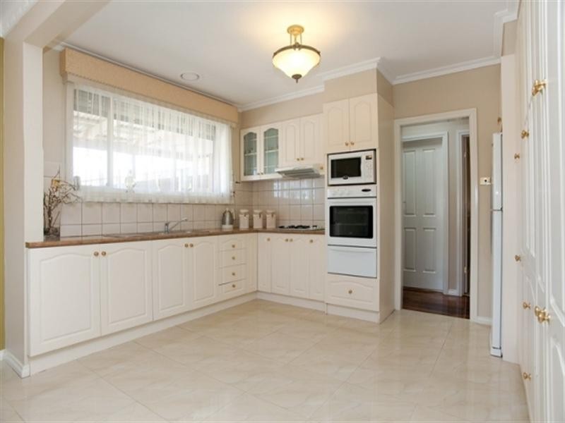 17 Wodonga Crescent, Thomastown VIC 3074