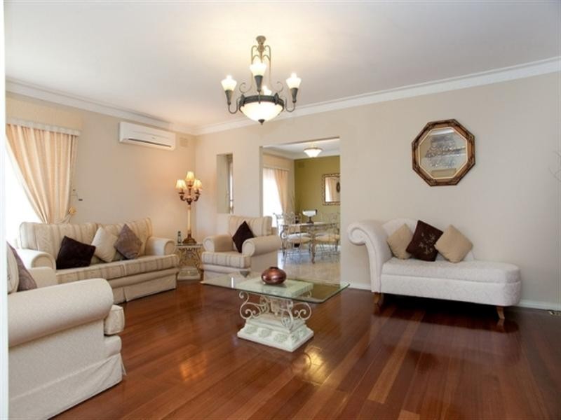 17 Wodonga Crescent, Thomastown VIC 3074