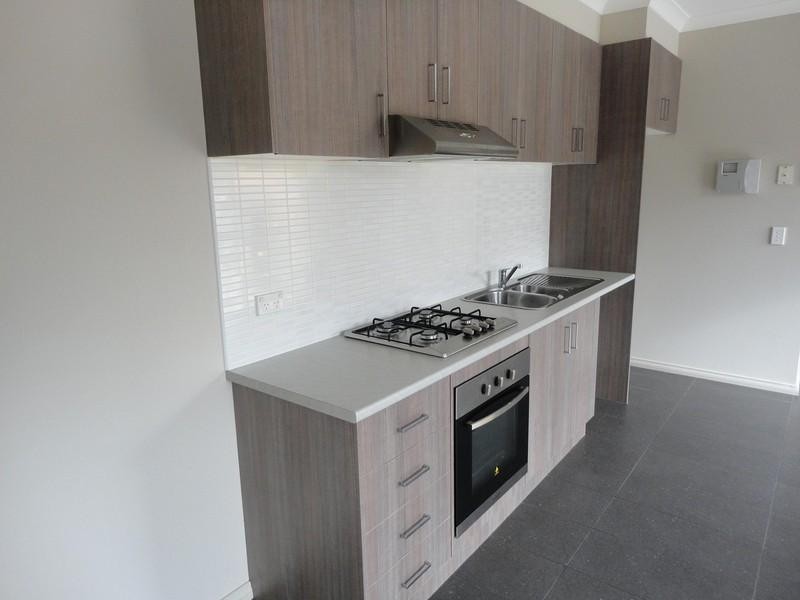 4/6 Heyington Avenue, Thomastown VIC 3074