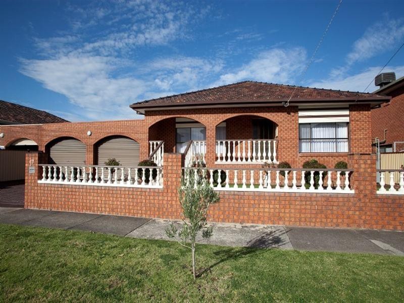 17 Coonawarra Drive, Thomastown VIC 3074