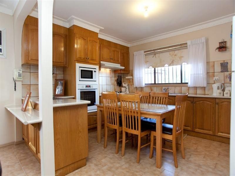 17 Coonawarra Drive, Thomastown VIC 3074