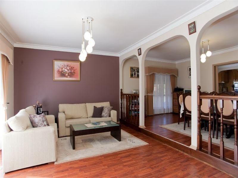 17 Coonawarra Drive, Thomastown VIC 3074