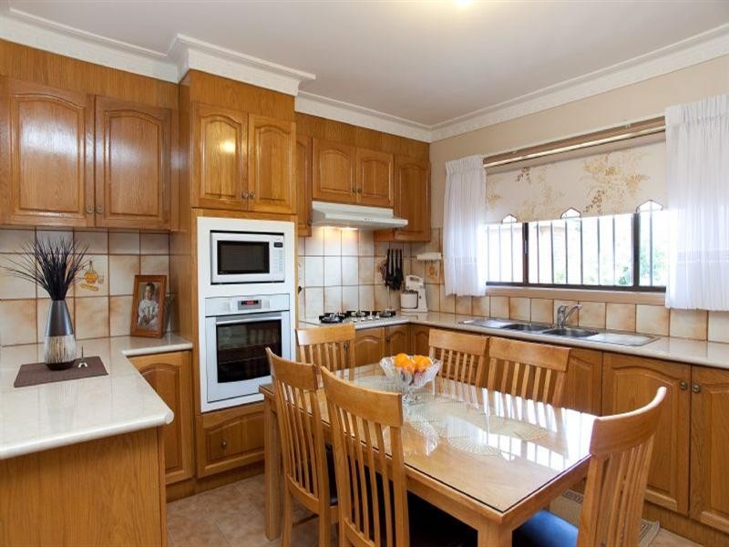 17 Coonawarra Drive, Thomastown VIC 3074