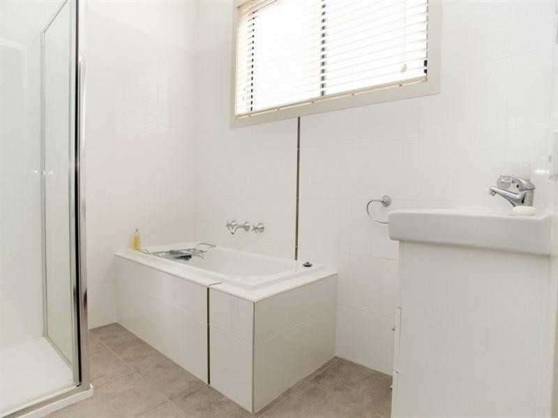 4 Alhambra Drive, Epping VIC 3076