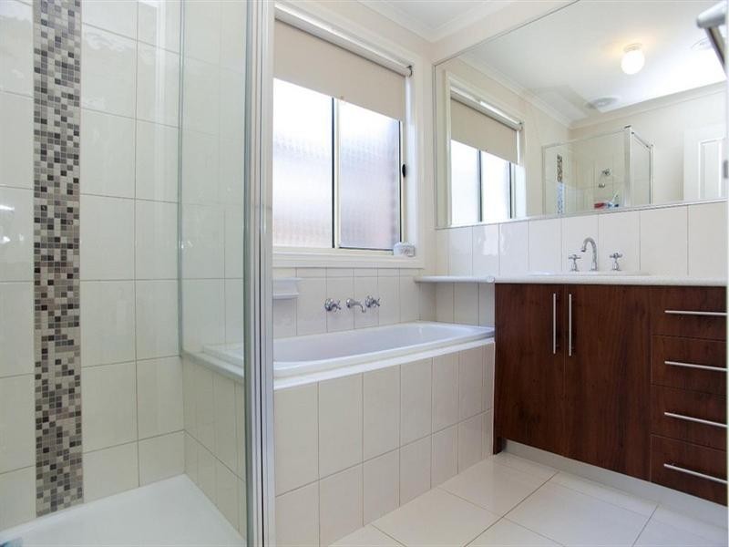 10 Ellendale Way, South Morang VIC 3752