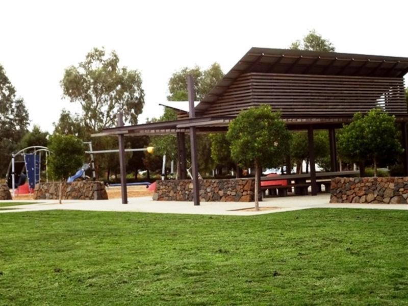 8 Shine Walk, Epping VIC 3076