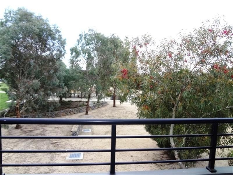 8 Shine Walk, Epping VIC 3076