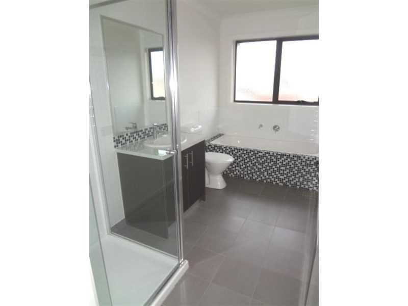 8 Shine Walk, Epping VIC 3076