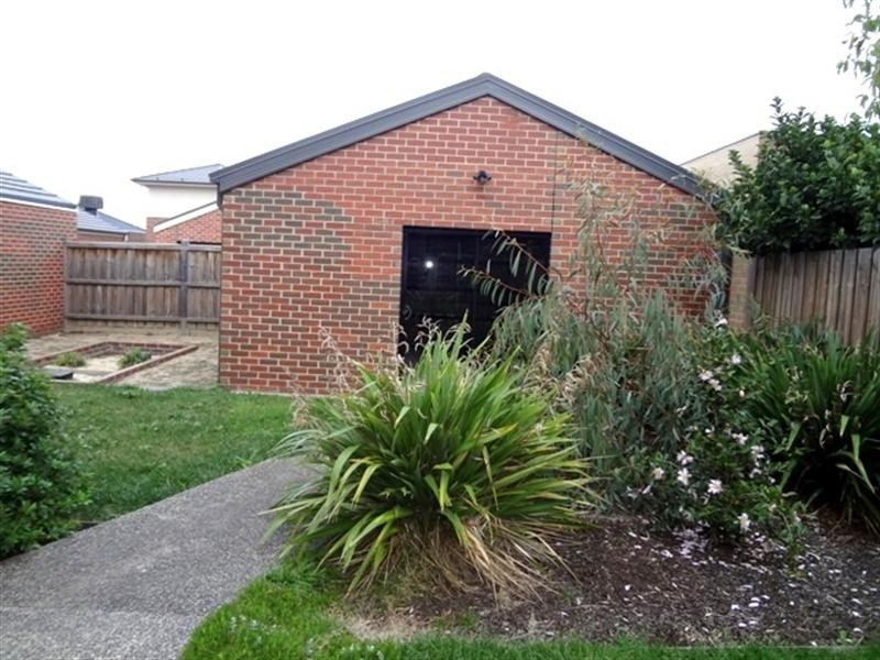 8 Shine Walk, Epping VIC 3076