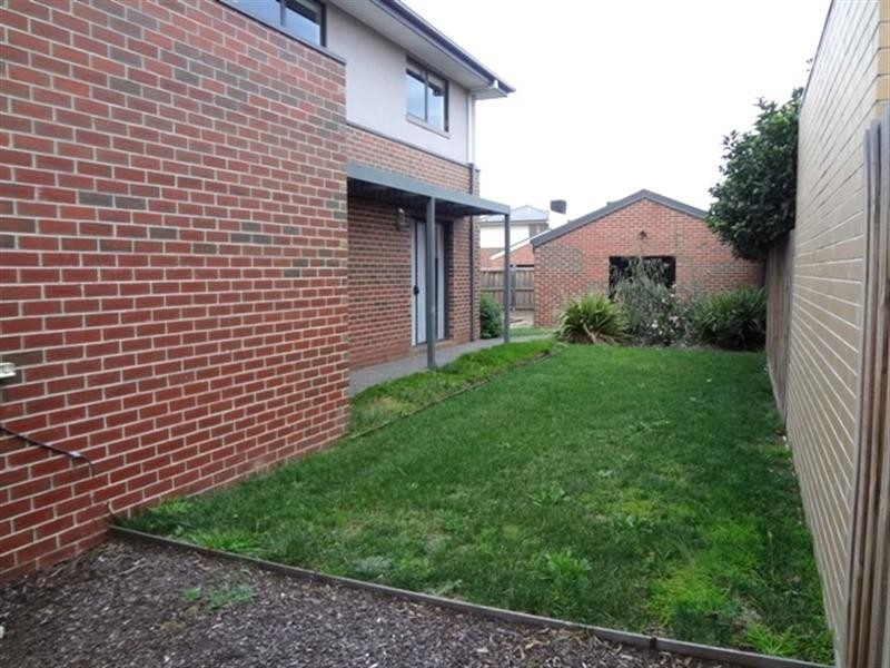 8 Shine Walk, Epping VIC 3076