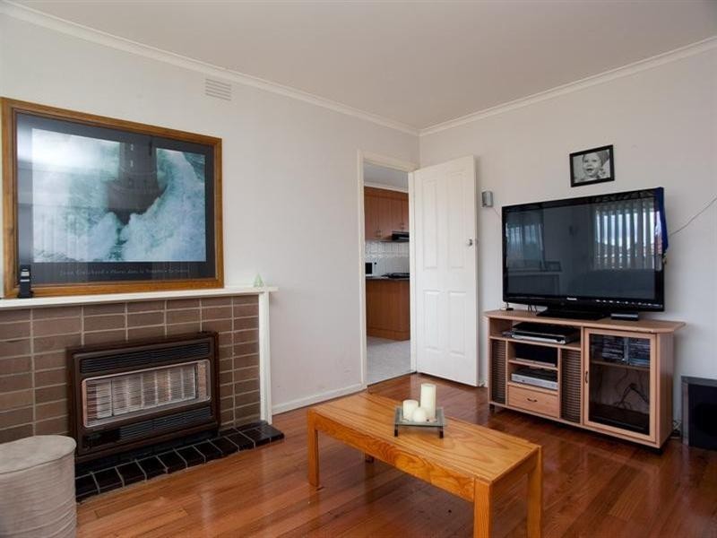 8 Chapman Avenue, Thomastown VIC 3074