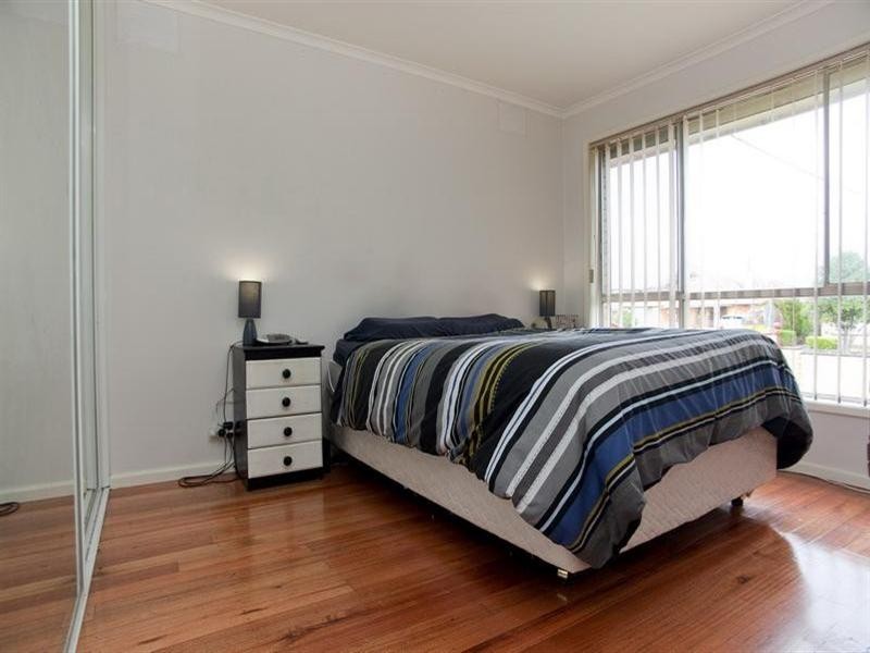 8 Chapman Avenue, Thomastown VIC 3074