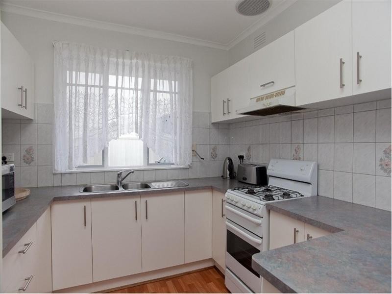 13 Evans Street, Lalor VIC 3075