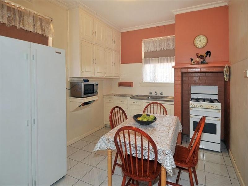 39 Taylor Avenue, Reservoir VIC 3073