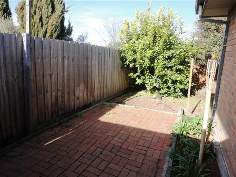 2/62 Golflinks Drive, Mill Park VIC 3082