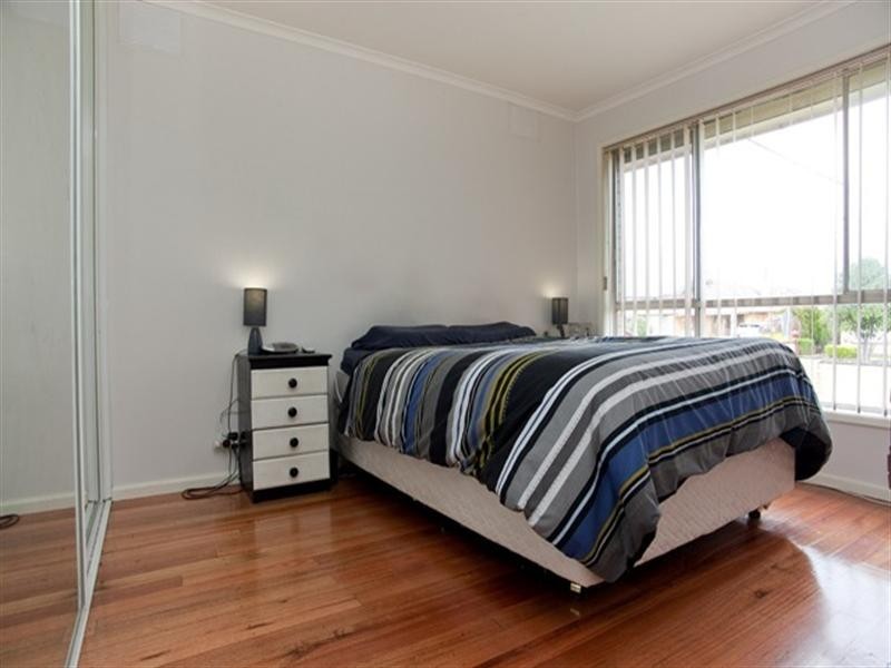 8 Chapman Avenue, Thomastown VIC 3074