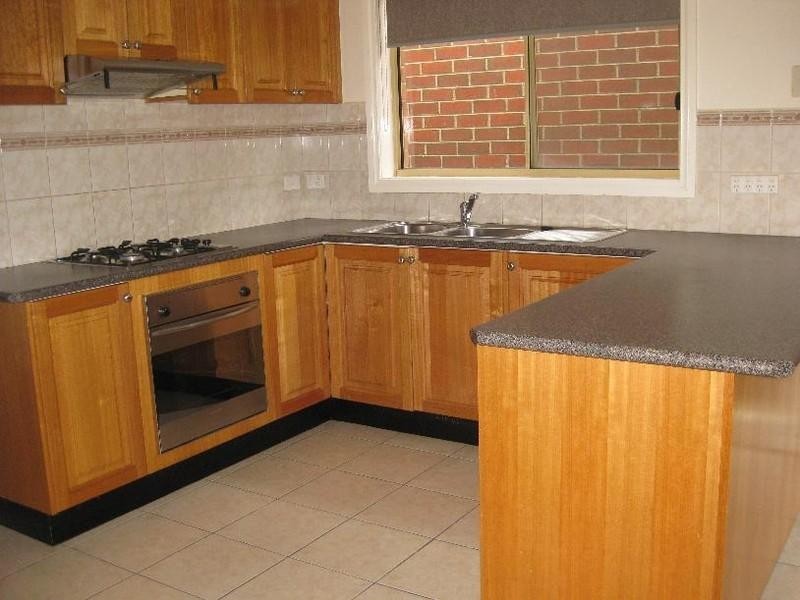 18 Nouvelle Grove, South Morang VIC 3752