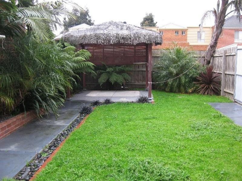 18 Nouvelle Grove, South Morang VIC 3752