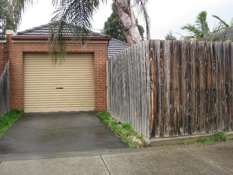 18 Nouvelle Grove, South Morang VIC 3752