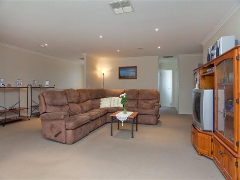 17 Mountain Way, Doreen VIC 3754