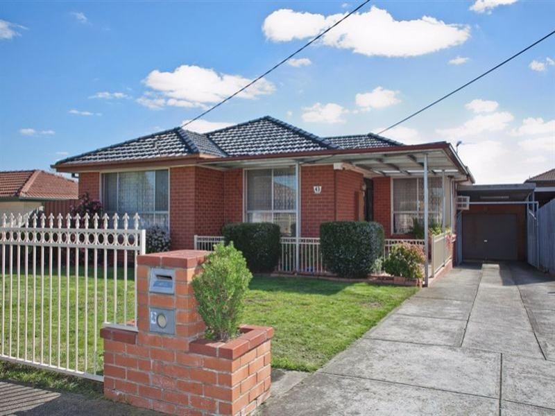 43 Huskisson Avenue, Lalor VIC 3075