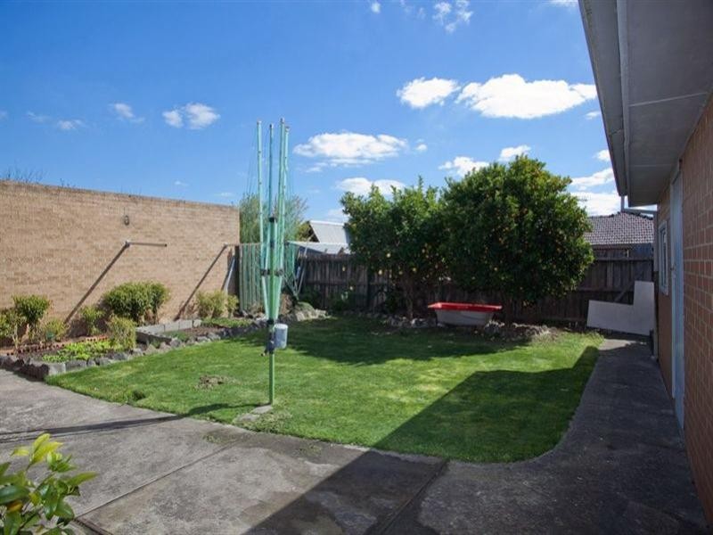 43 Huskisson Avenue, Lalor VIC 3075