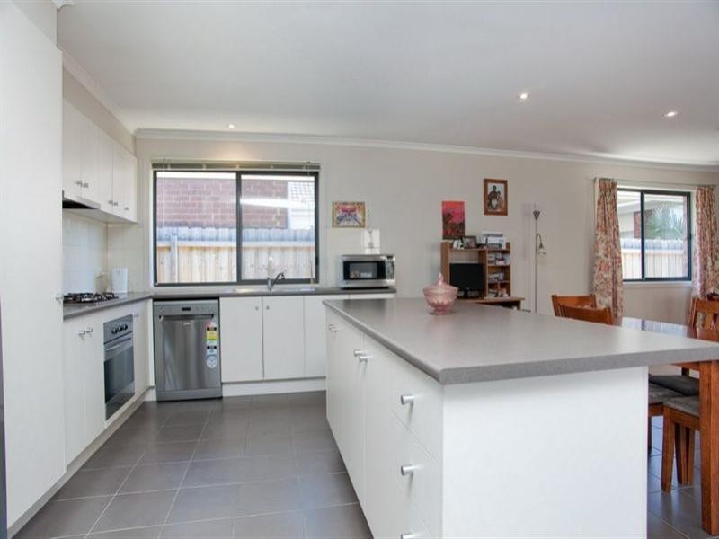 52 Shaftesbury Drive, Epping VIC 3076