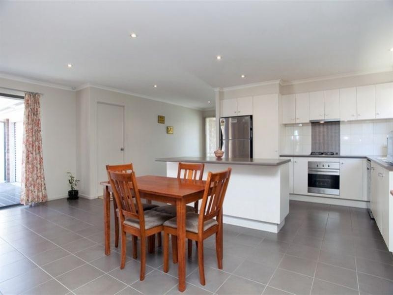 52 Shaftesbury Drive, Epping VIC 3076