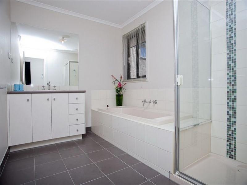 52 Shaftesbury Drive, Epping VIC 3076