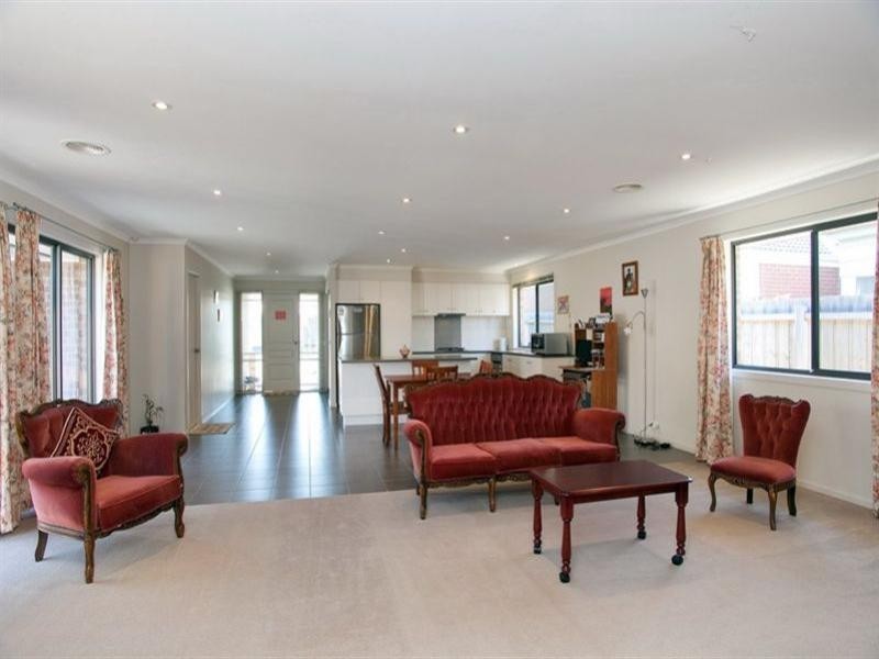 52 Shaftesbury Drive, Epping VIC 3076