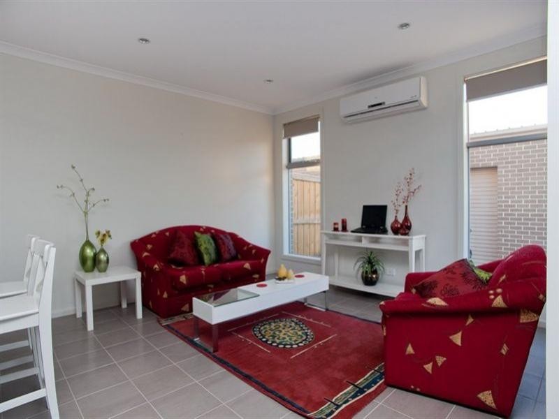 13 Carlow Walk, Lalor VIC 3075