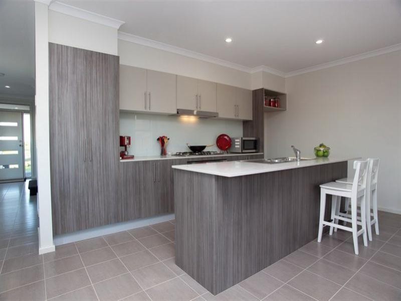 13 Carlow Walk, Lalor VIC 3075